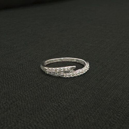 แหวนเงิน เพชรแถว Unconverge Collections 02