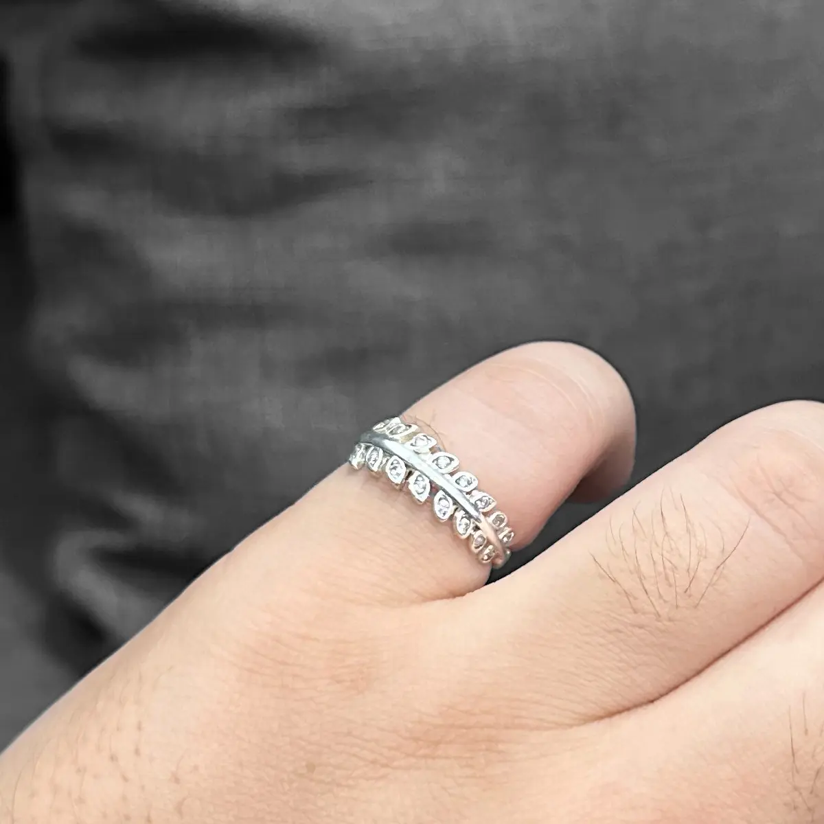 แหวนเงินลายใบไม้ เพชรแถวรอบใบ FirstLeaf 01