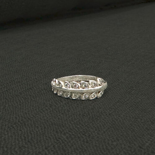 แหวนเงินลายใบไม้ เพชรแถวรอบใบ FirstLeaf 02