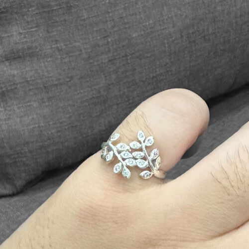 แหวนเงินลายใบไม้ เพชรแถวรอบใบ Unconverge Collection 01