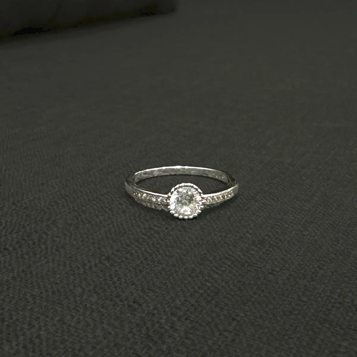 แหวนเงินเพชรล้อม เพชรแถว 02