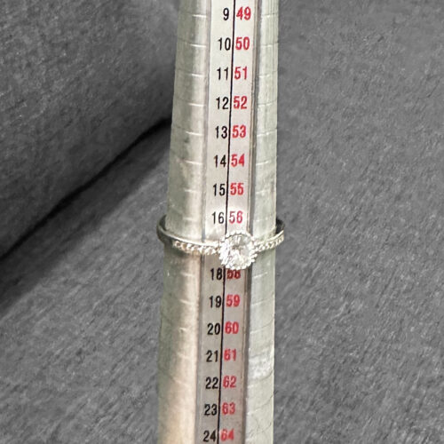 แหวนเงินเพชรล้อม เพชรแถว 03