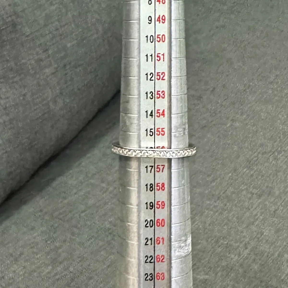 แหวนเงินเพชรแถวรอบวง Elegance Collections 03