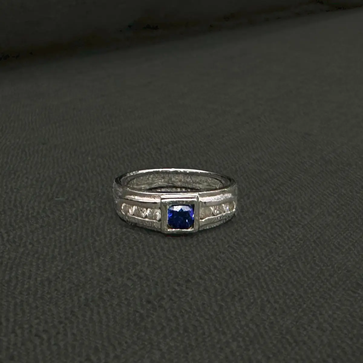 แหวนเงิน พร้อมBlue Sapphire 02